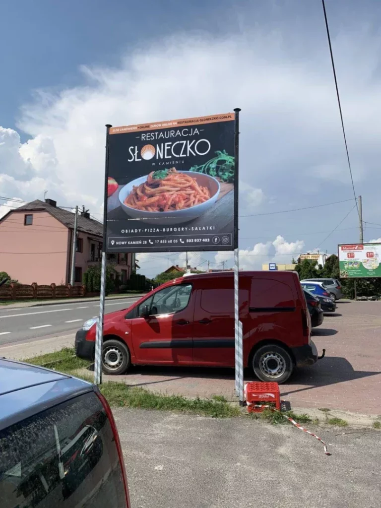 tablica reklamowa kamień