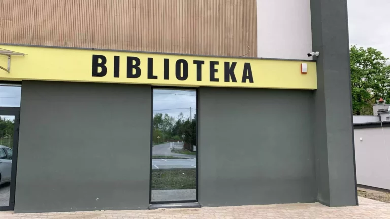 litery na budynek biblioteka