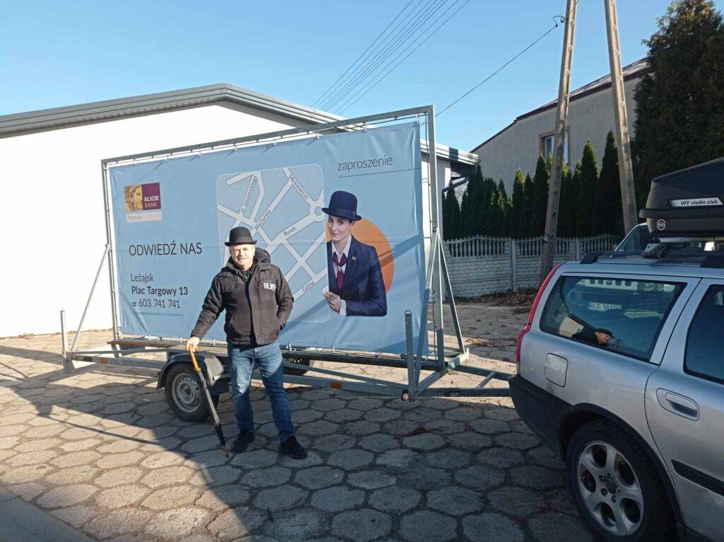 Banner reklamowy na przyczepie Alior Bank