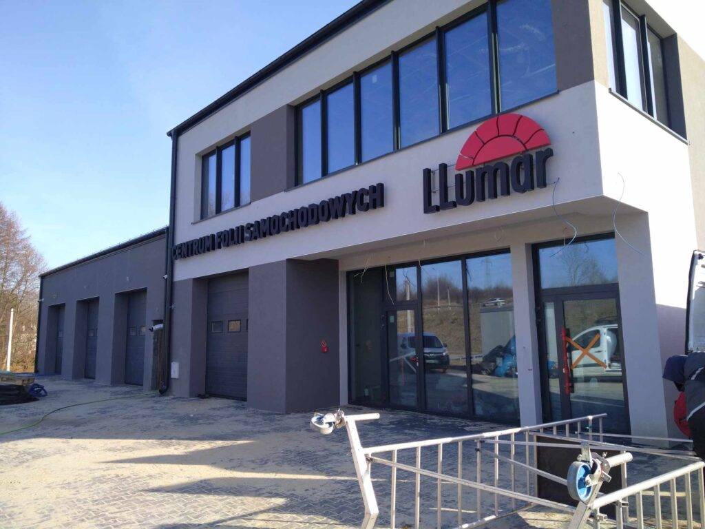 litery i logo świetlne rzeszów Llumar